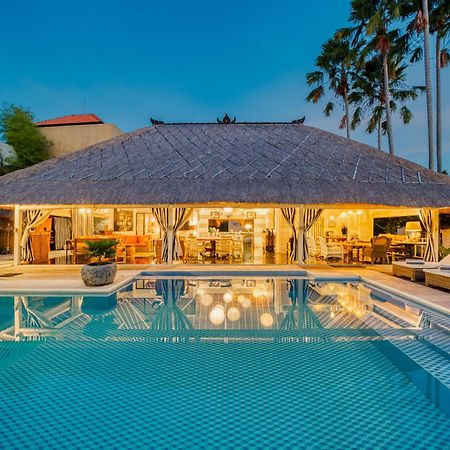 Villa Kalis, 10 Bedroom Family And Group Villa Seminyak  Bagian luar foto