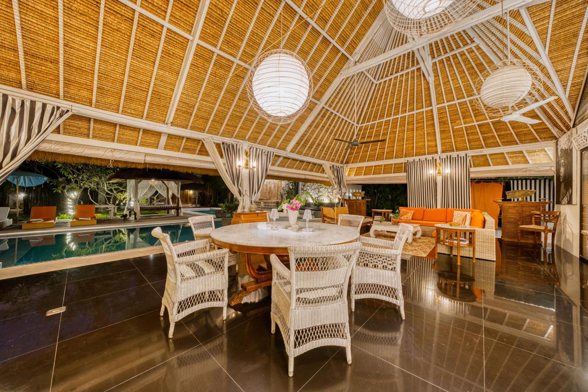 Villa Kalis, 10 Bedroom Family And Group Villa Seminyak  Bagian luar foto