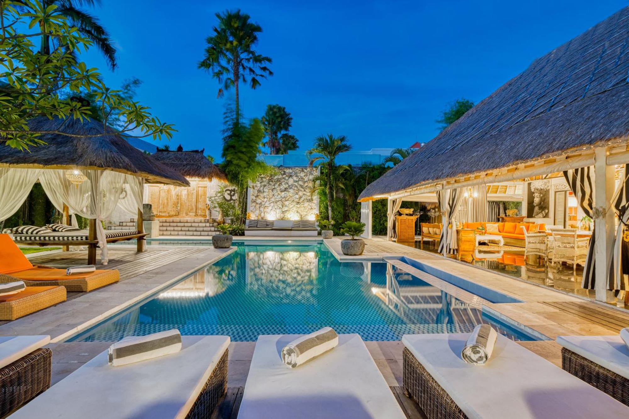 Villa Kalis, 10 Bedroom Family And Group Villa Seminyak  Bagian luar foto